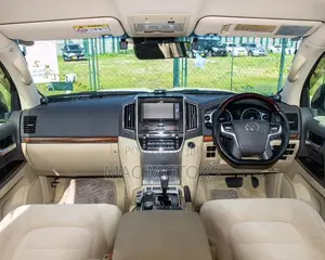 Toyota Land Cruiser 4.6 V8 VXR 2016 White