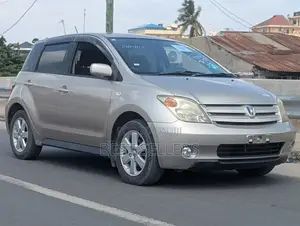 Toyota IST 2004 Gold