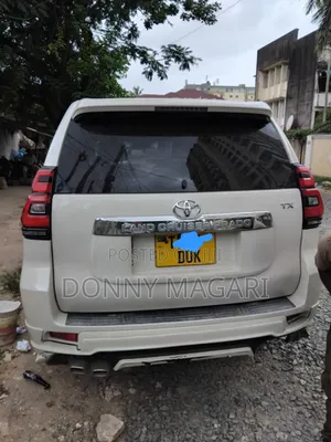 Toyota Land Cruiser Prado 2010 White