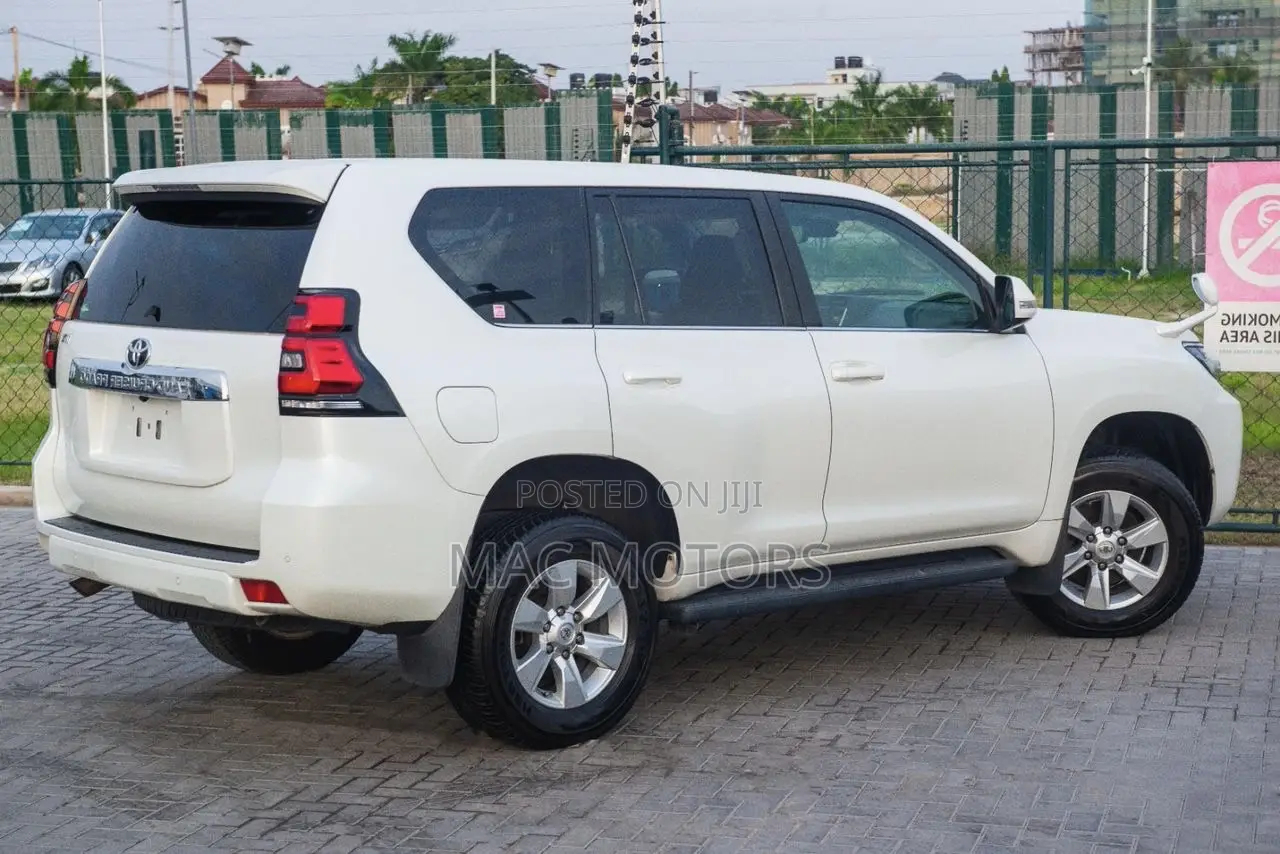 Toyota Land Cruiser Prado 2019 White