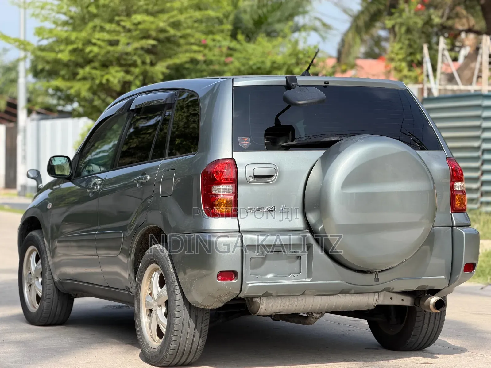 Toyota RAV4 2005 Gold