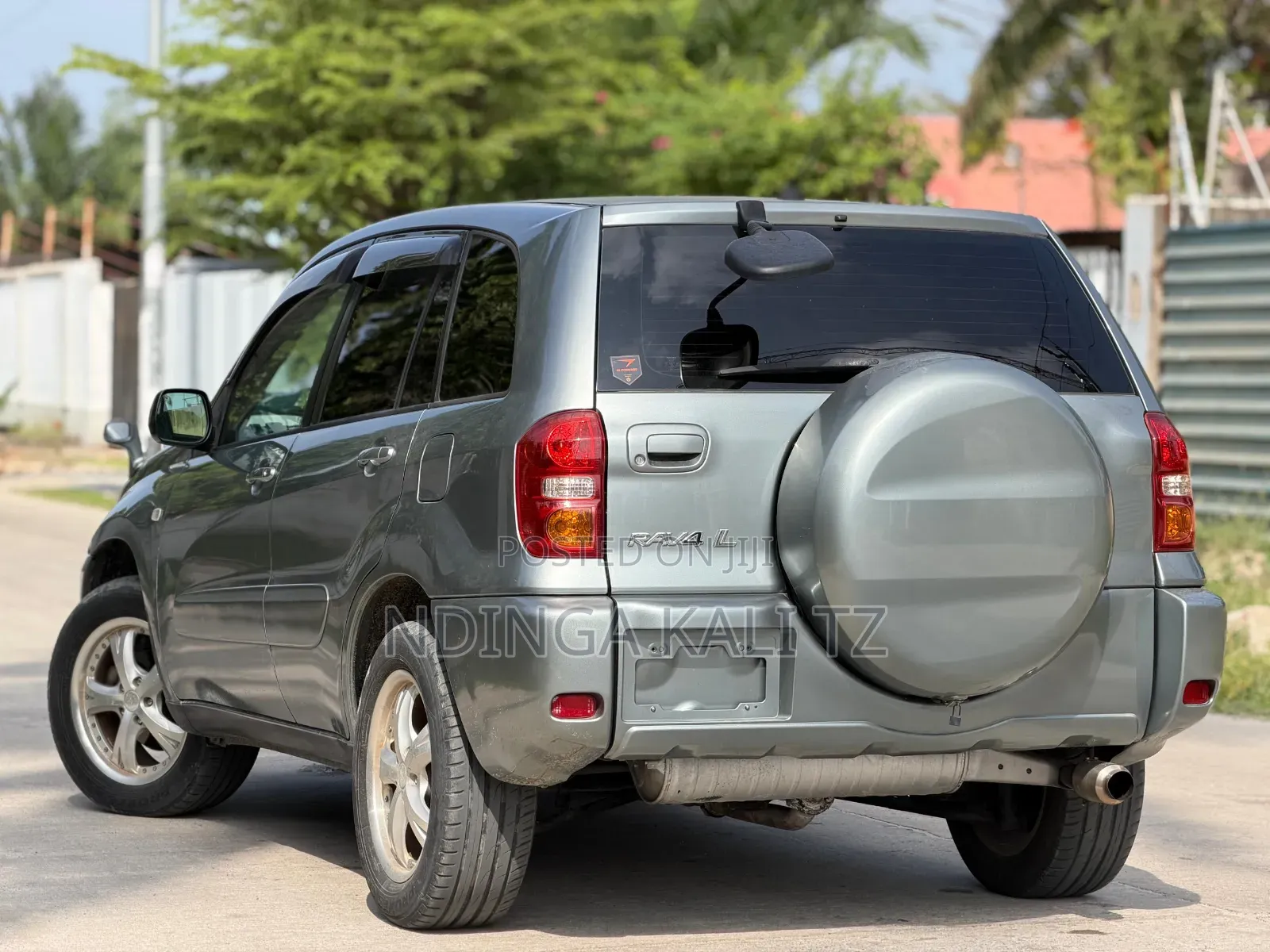 Toyota RAV4 2005 Gold