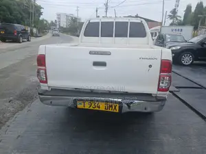 Toyota Hilux 3.0 D-4D 4x4 2014 White