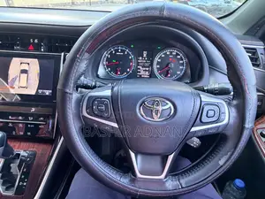 Toyota Harrier 2.0 2016 White