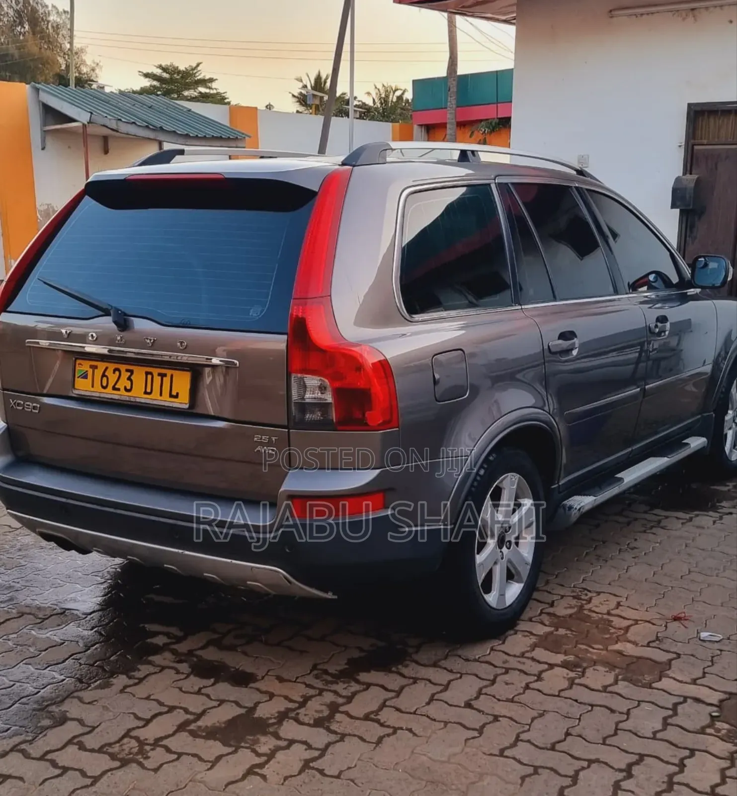 Volvo XC90 3.2 R-Design AWD (3.2L 6cyl 6A) 2010 Brown