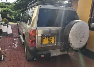 Nissan Patrol 3.0 TD GL 2007 Gold