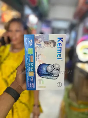 Kemei Km-T83 Mini Rechargeable Shaver With Triple Rotary Blade System