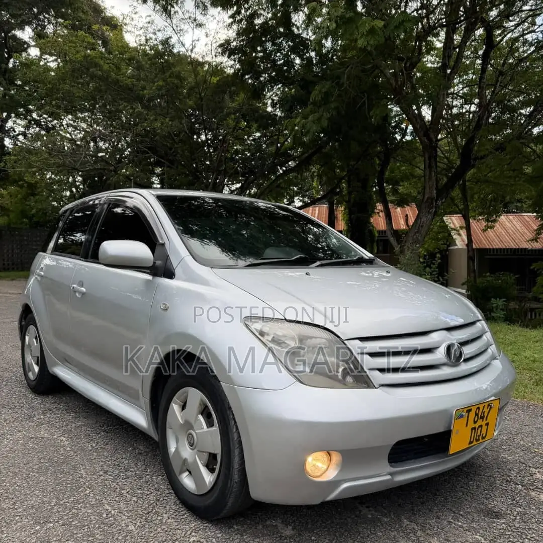 Toyota IST 2005 Silver
