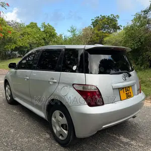 Toyota IST 2005 Silver