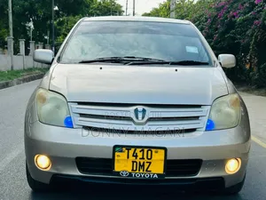 Toyota IST 2005 Gold