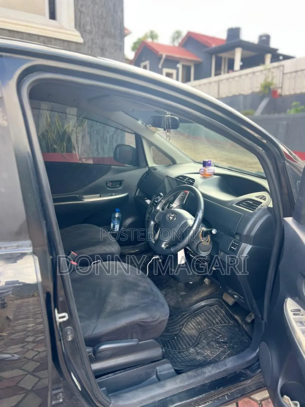 Toyota Ractis 2009 Black