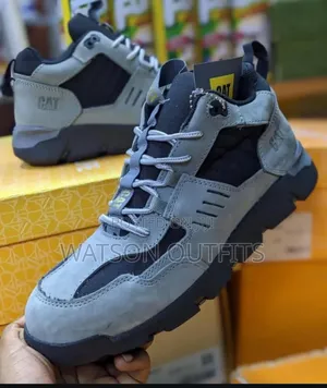 Viatu or Men's Shoes Well Cat Branded and Smartly Decorated