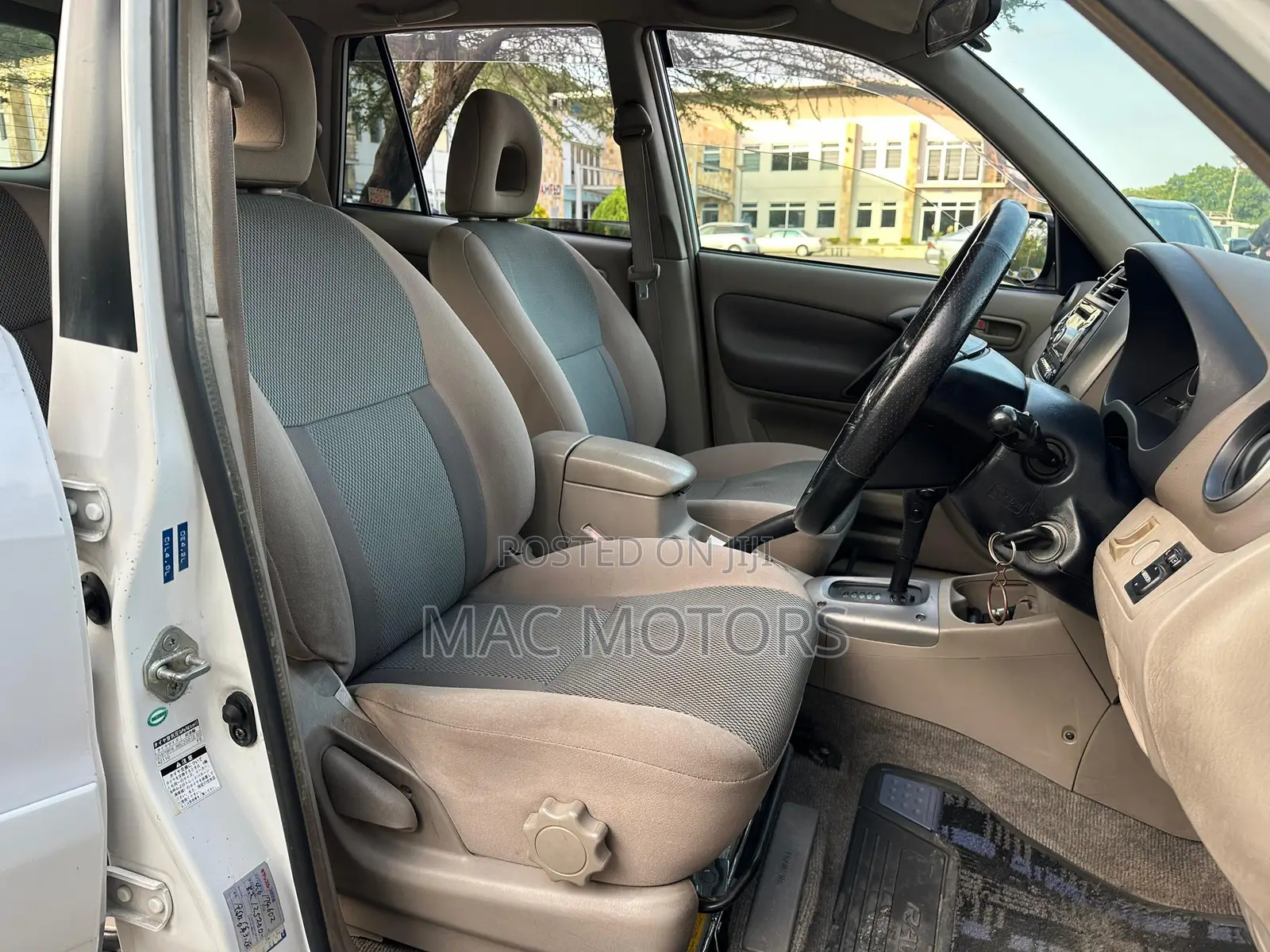 Toyota RAV4 2001 White