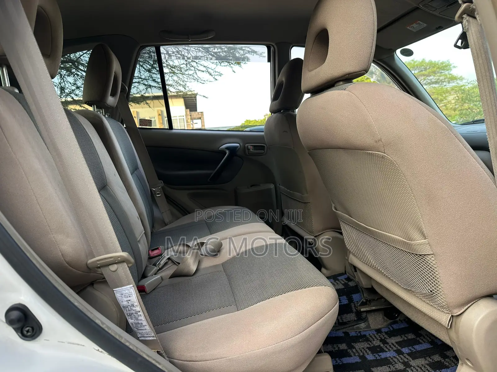 Toyota RAV4 2001 White