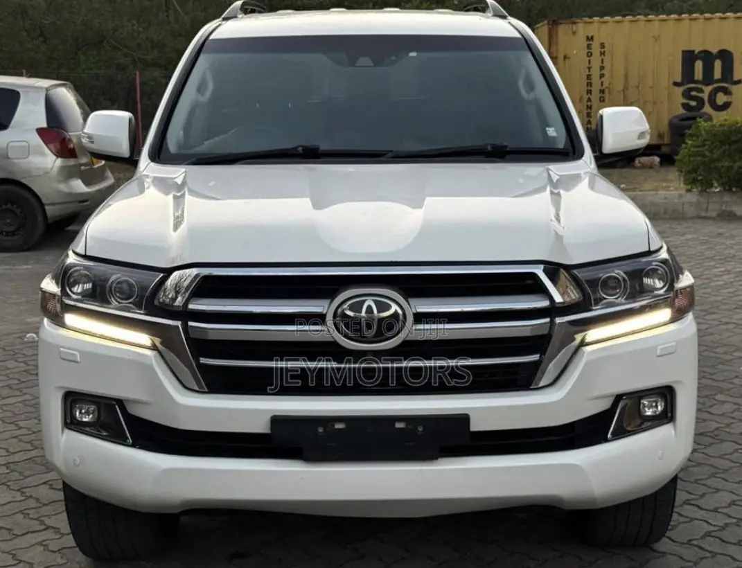 Toyota Land Cruiser 2017 White