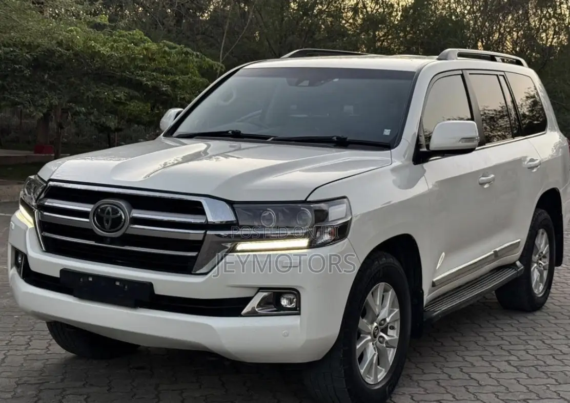 Toyota Land Cruiser 2017 White
