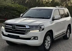 Toyota Land Cruiser 2017 White