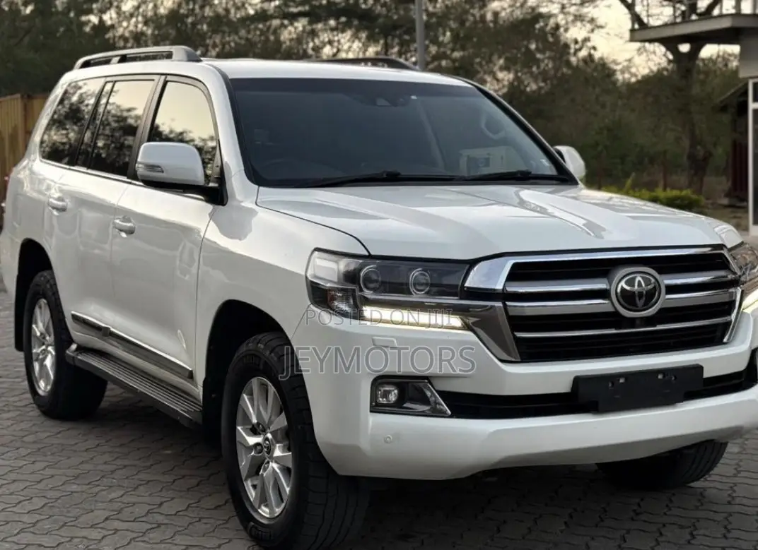 Toyota Land Cruiser 2017 White