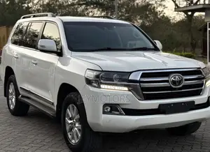 Toyota Land Cruiser 2017 White