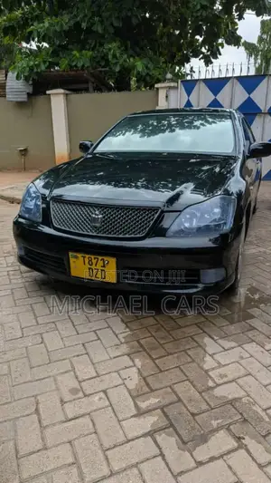 Toyota Crown Royale 2005 Black