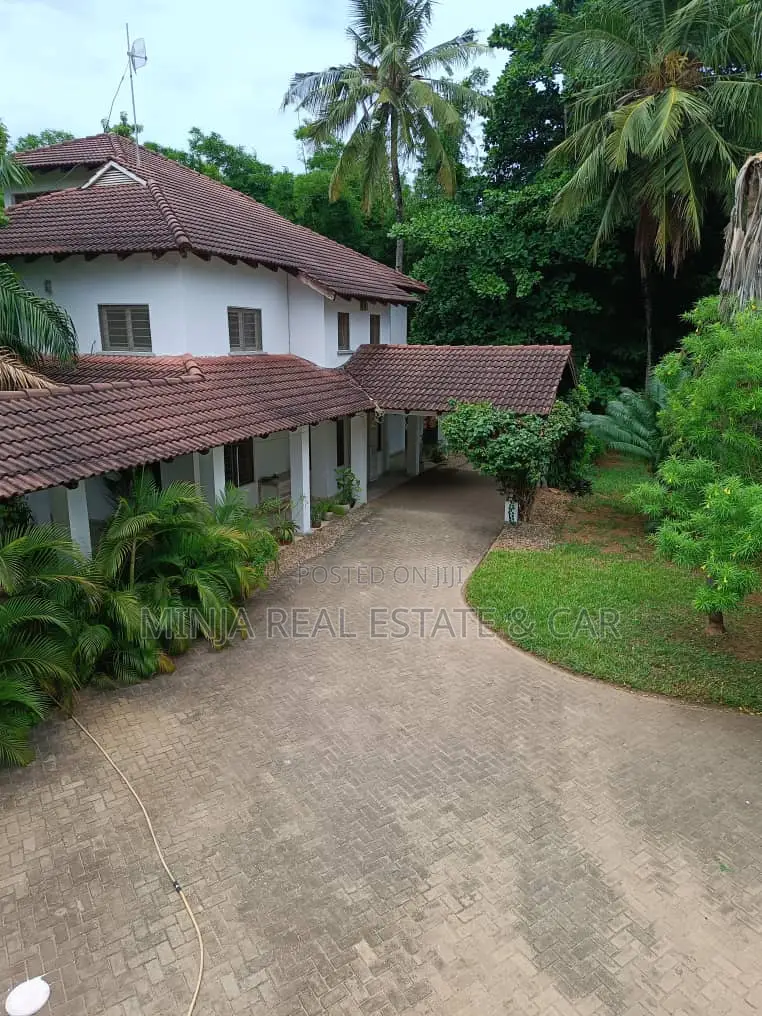 8bdrm House in Masaki for rent