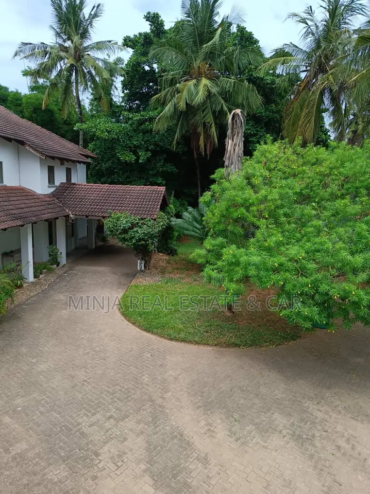 8bdrm House in Masaki for rent
