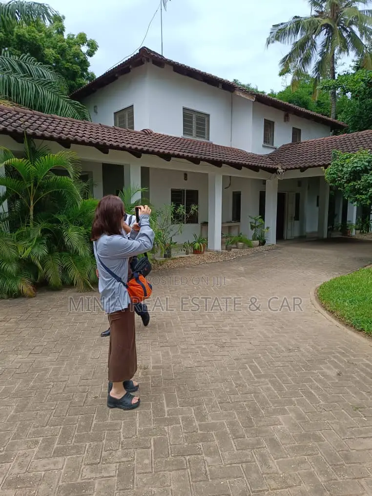 8bdrm House in Masaki for rent