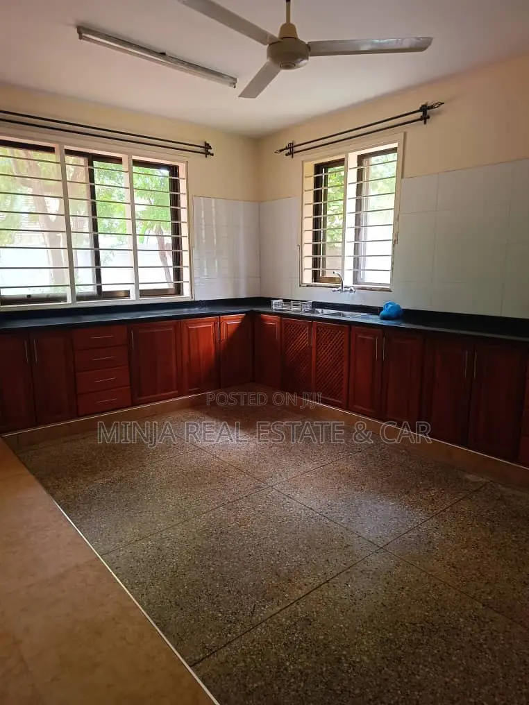 8bdrm House in Masaki for rent