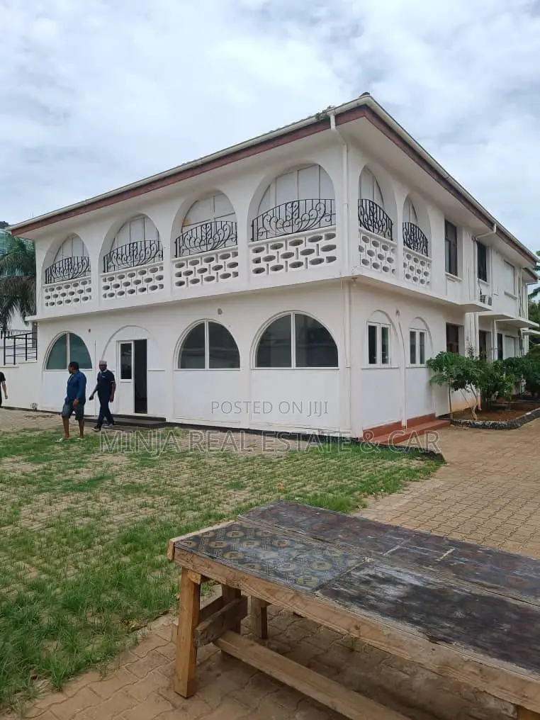 11bdrm House in Masaki for rent