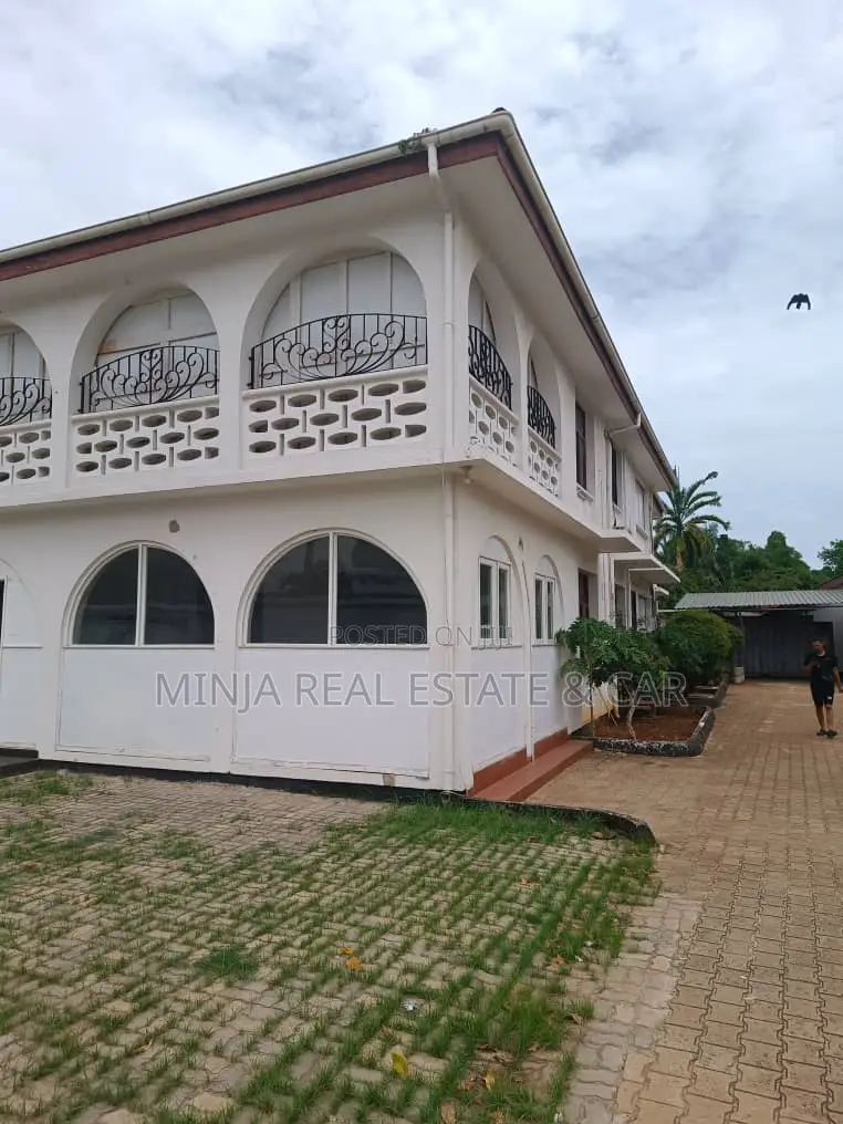 11bdrm House in Masaki for rent