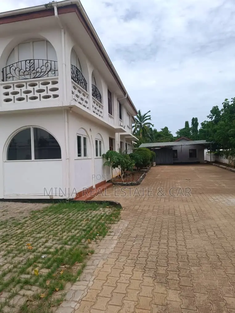 11bdrm House in Masaki for rent
