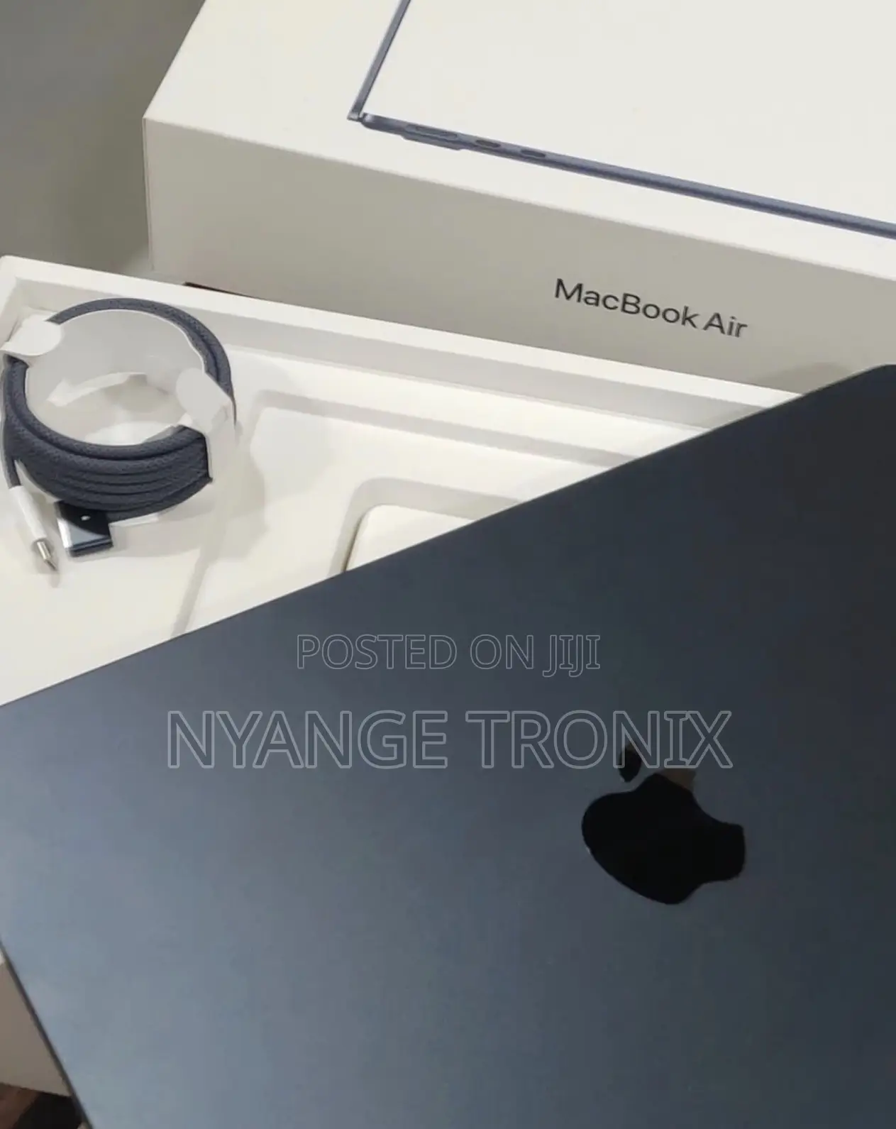 New Laptop Apple MacBook Air 2023 M2 16GB Apple M2 SSD 256GB