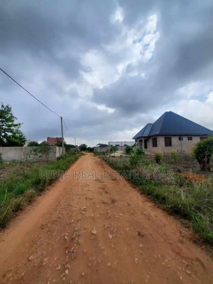 Kiwanja Kinauzwa Madale Msigani