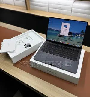New Laptop Apple Macbook Pro 2025 M5 14-Inch 16GB Apple M5 SSD 512GB