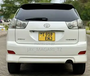 Toyota Harrier 2005 White