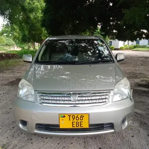 Toyota Raum 2006 Silver