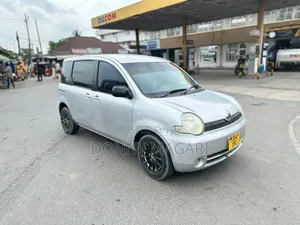 Toyota Sienta 1.5 AWD 2006 Silver