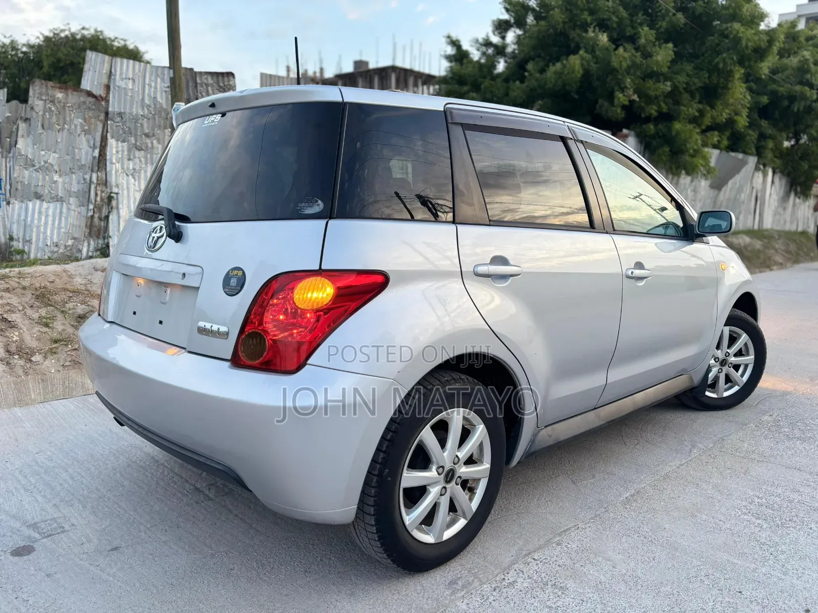 Toyota IST 2004 Silver