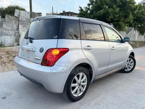 Toyota IST 2004 Silver