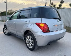 Toyota IST 2004 Silver