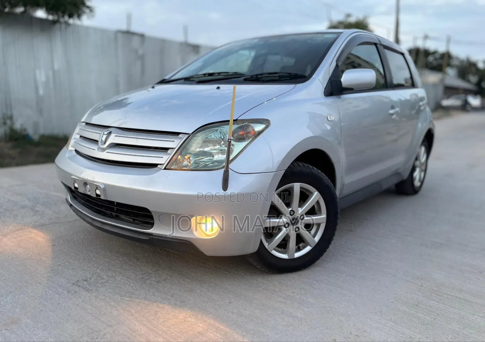 Toyota IST 2004 Silver