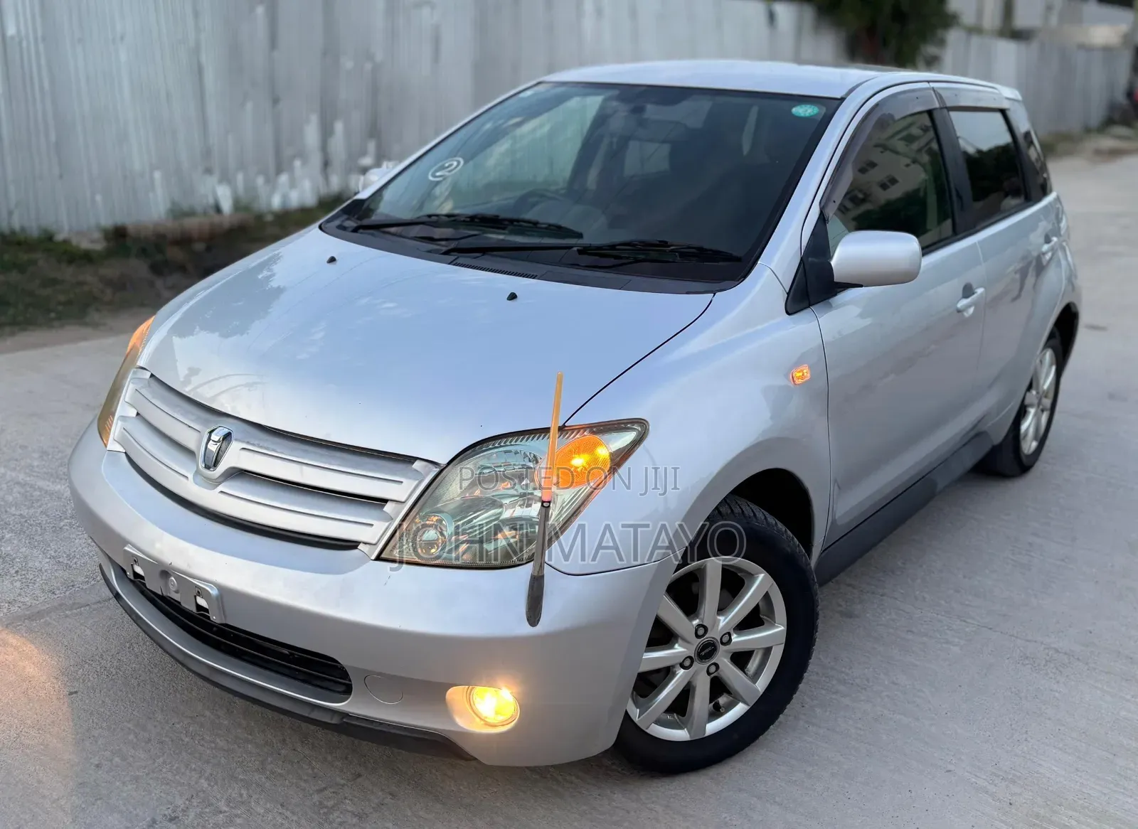 Toyota IST 2004 Silver
