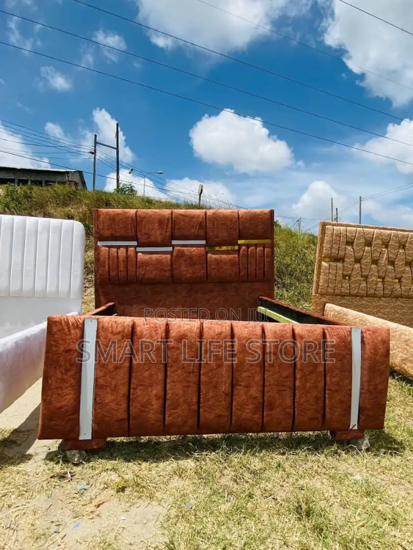 Kitanda Sofa Rangi Ya Ugolo