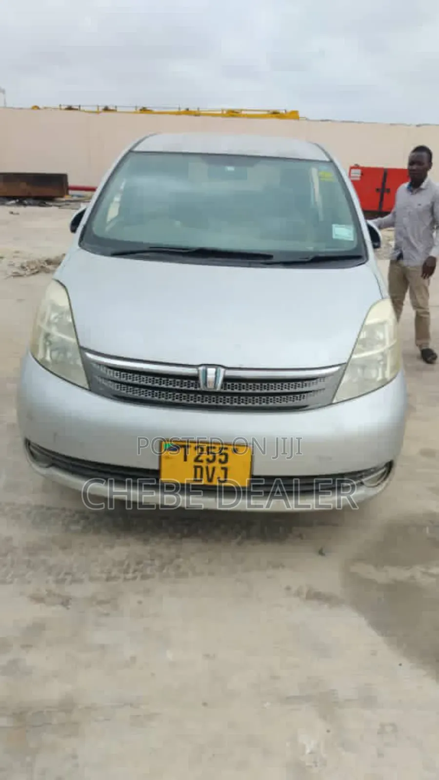 Toyota ISIS 1.8 L 2005 Silver