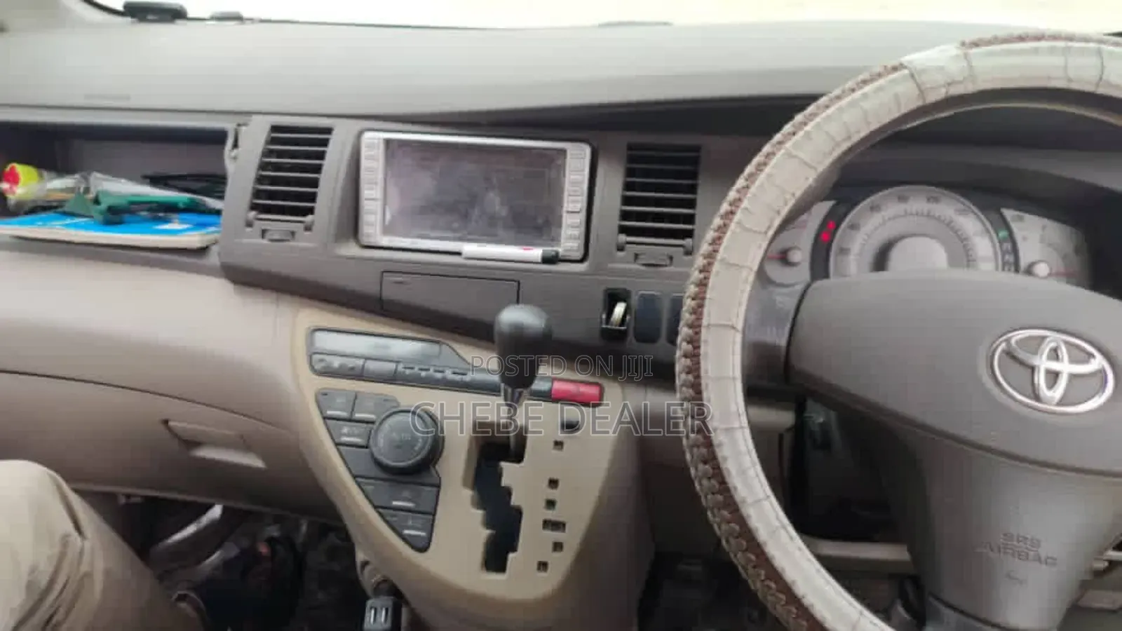 Toyota ISIS 1.8 L 2005 Silver