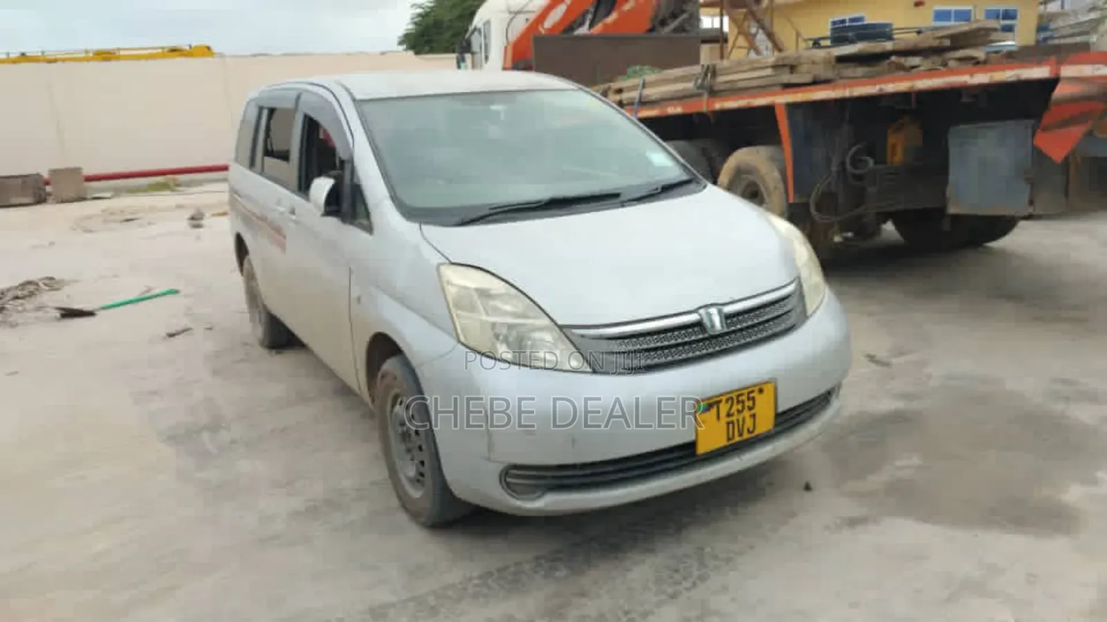Toyota ISIS 1.8 L 2005 Silver