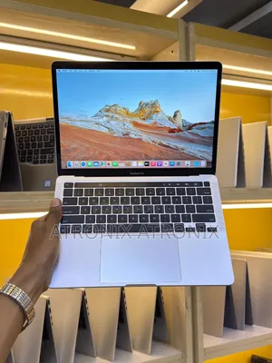 Laptop Apple MacBook Pro 2020 16GB Intel Core I5 SSD 512GB