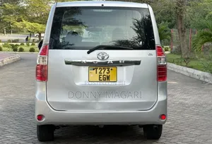 Toyota Noah 2.0 143hp AWD (7 Seater) 2009 Silver