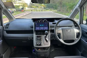 Toyota Noah 2.0 143hp AWD (7 Seater) 2009 Silver