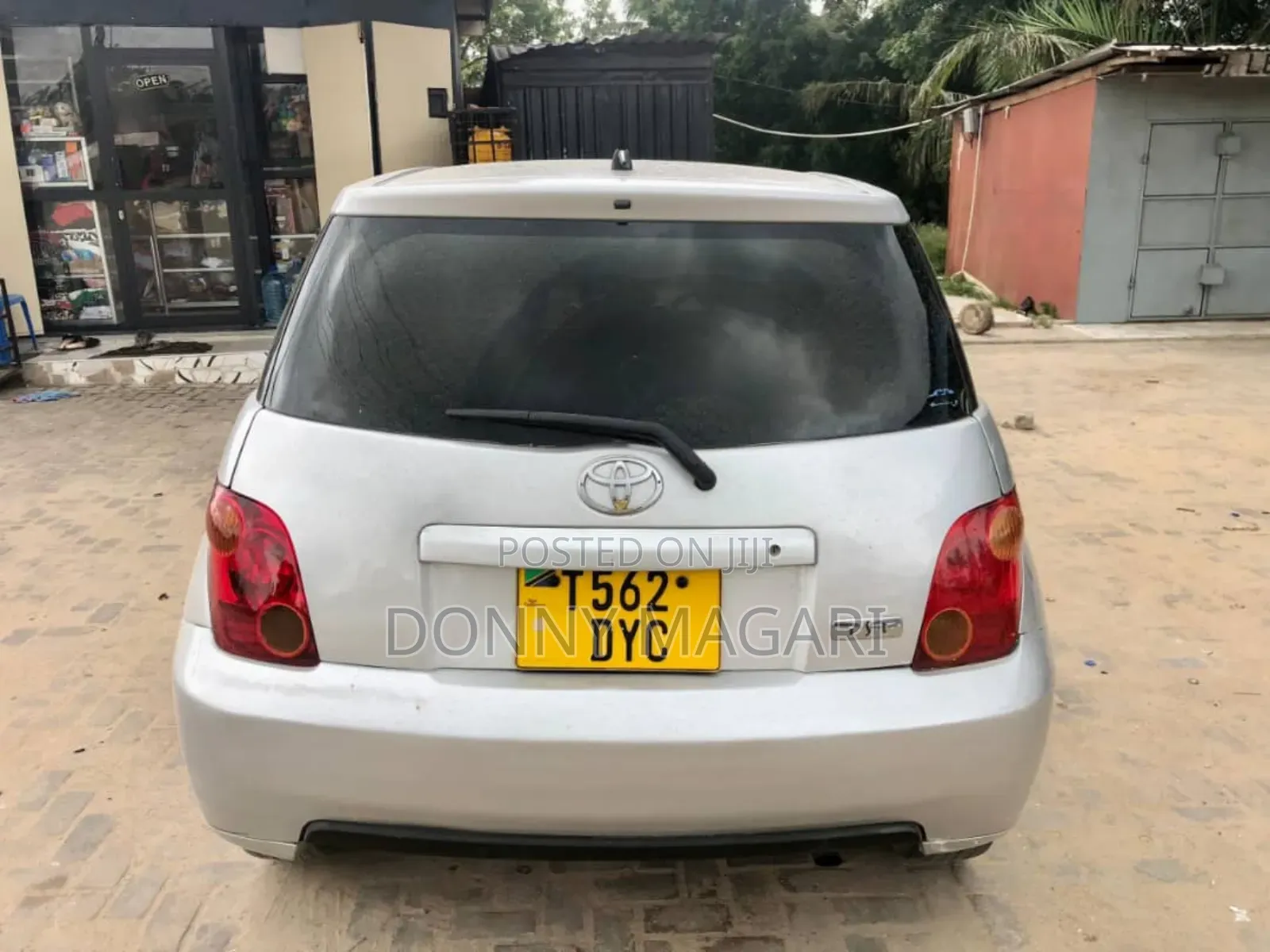 Toyota IST 2005 Silver